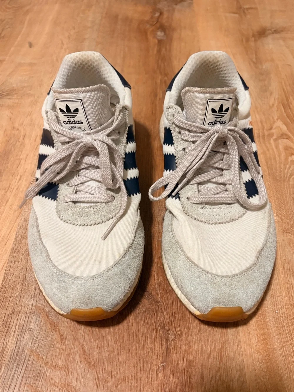 adidas Men’s Iniki runner White & Navy Sneakers size 9.5